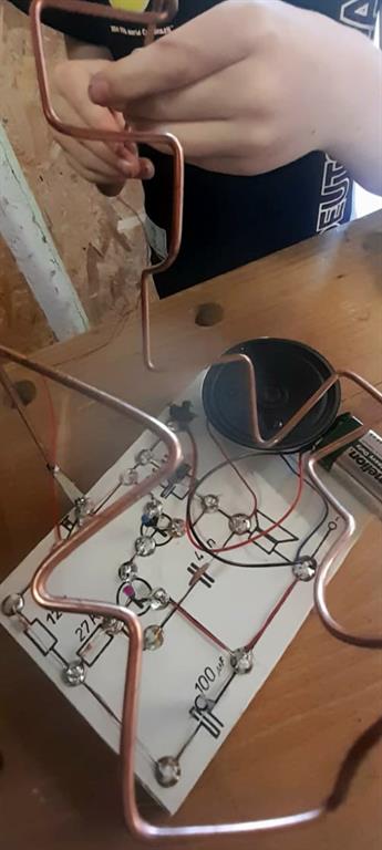 Wir bauen das Spiel "Heißer Draht" - Kurs vhs Ebersberger Land